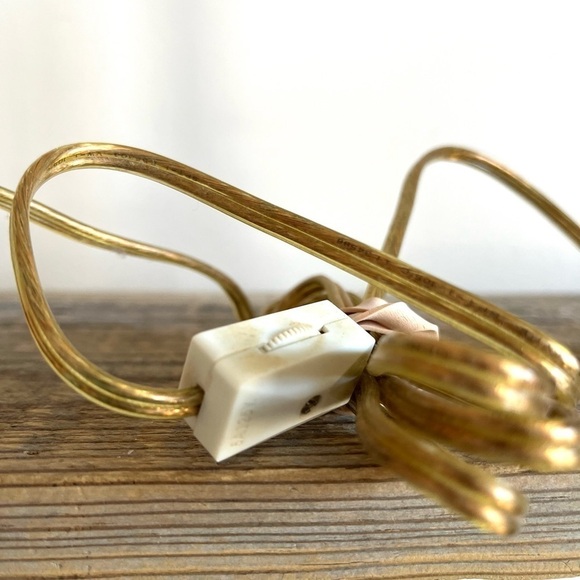 Brass pineapple small table lamp - Picture 4 of 5